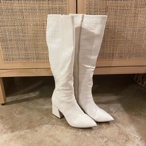 Women’s White Faux Snake Skin High Boots sz6